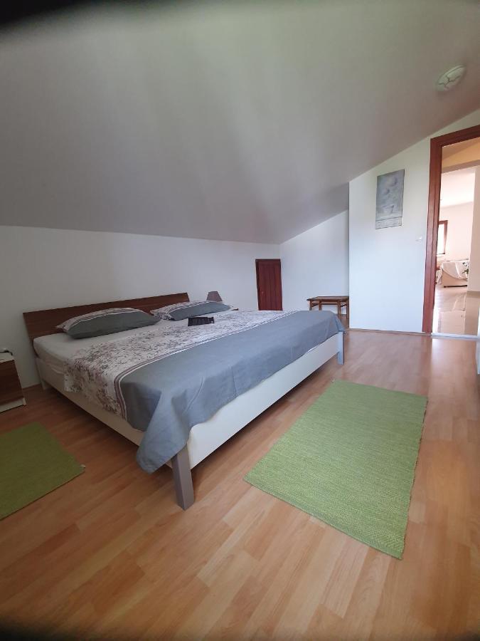 Bougenville Apartment Kampor