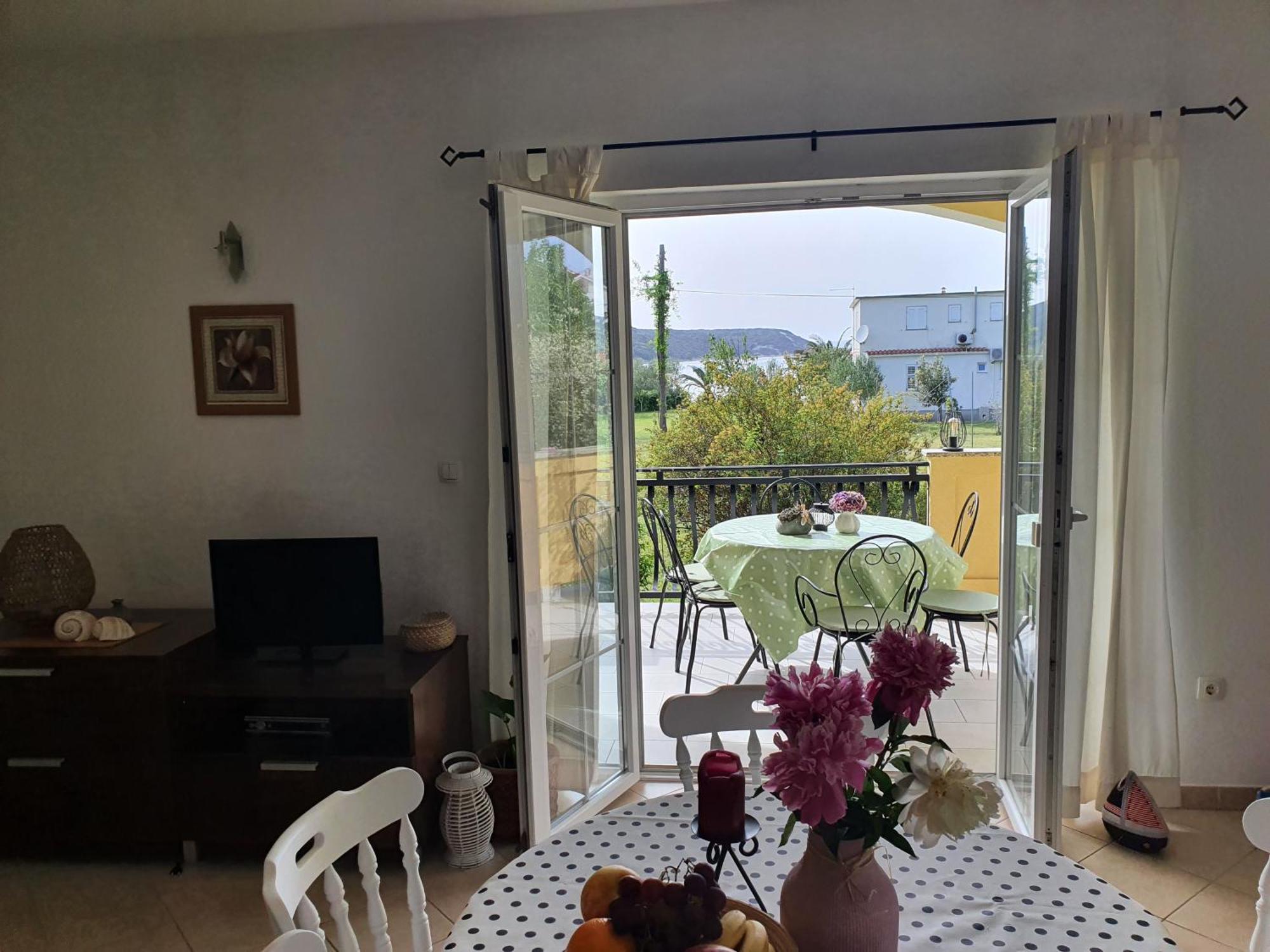 Bougenville Apartment Kampor