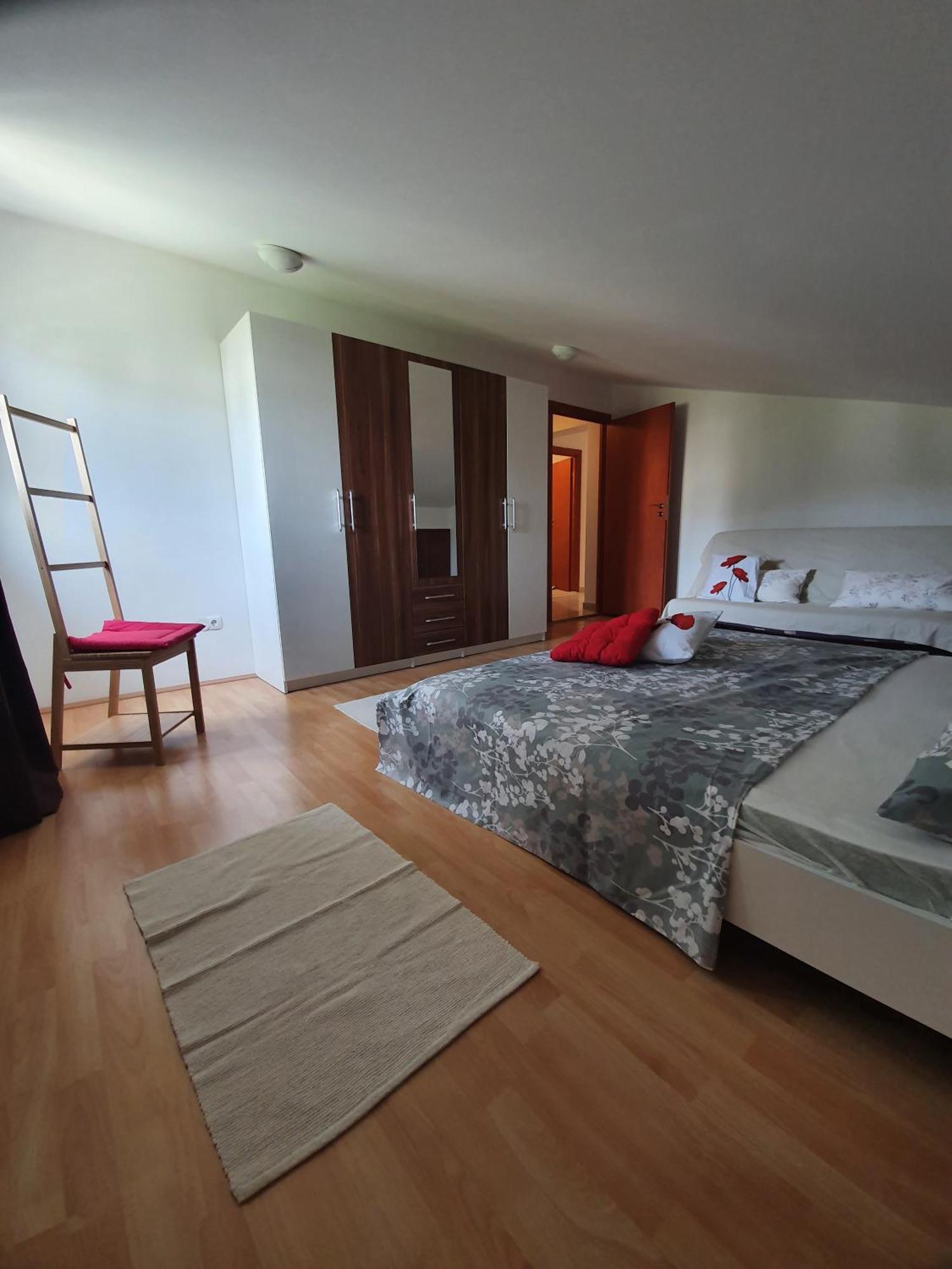 Bougenville Apartment Kampor